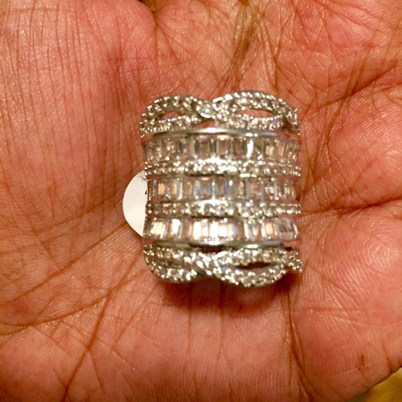 Beautiful Statement Ring - Picture 4 of 4